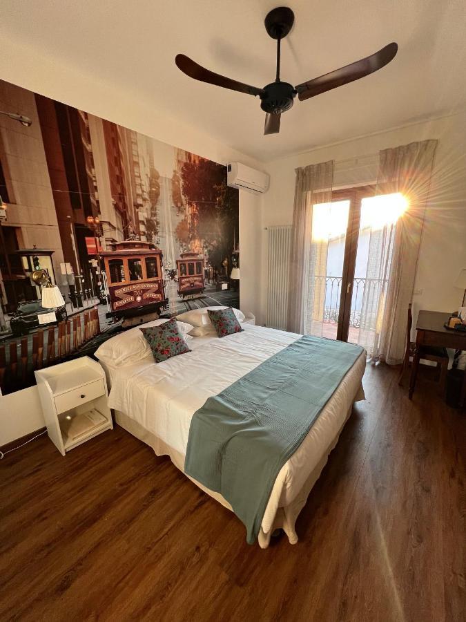 Guest House Le Vagabonde Фьюмичино Экстерьер фото