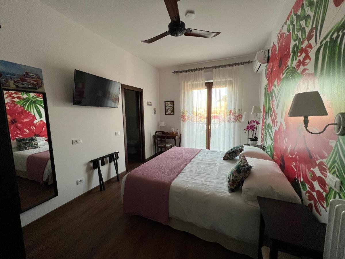 Guest House Le Vagabonde Фьюмичино Экстерьер фото