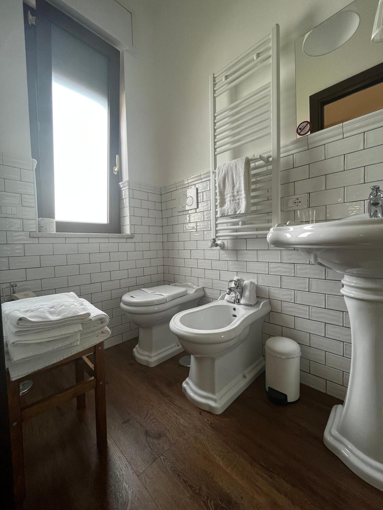Guest House Le Vagabonde Фьюмичино Экстерьер фото